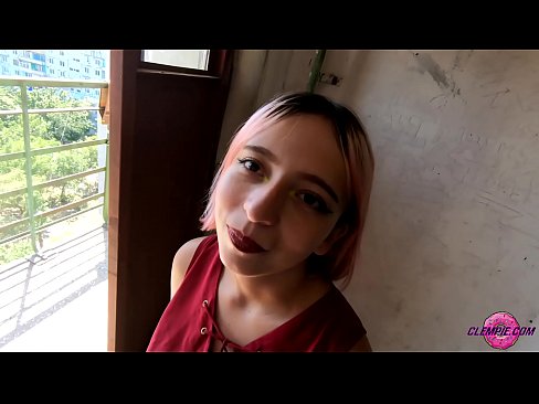 ❤️ სტუდენტური სენსუალი შთანთქავს უცნობს გარეუბანში - Cum On His Face პორნოვიდეო ჩვენთან